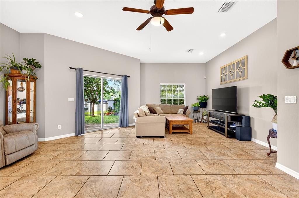 For Sale: $199,000 (2 beds, 2 baths, 1488 Square Feet)