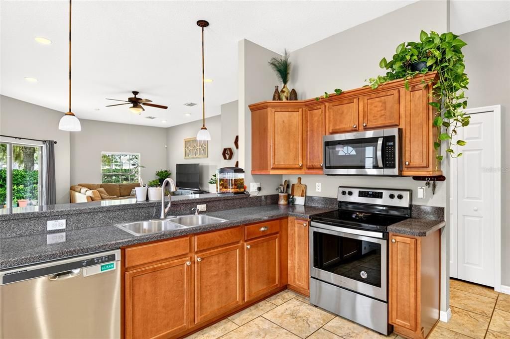 For Sale: $199,000 (2 beds, 2 baths, 1488 Square Feet)