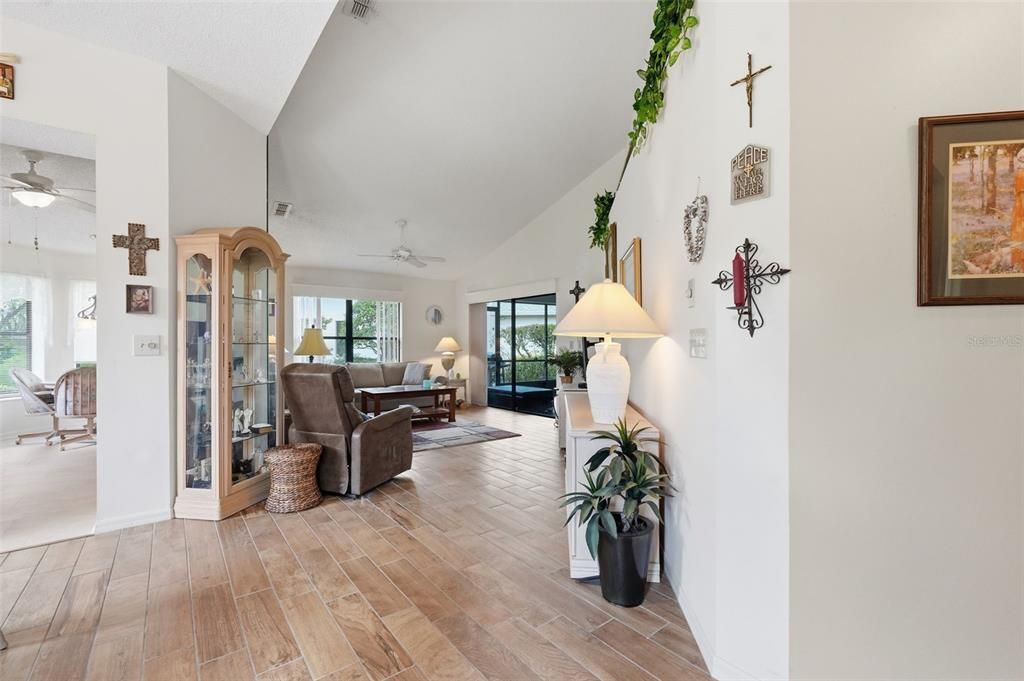 На продажу: $239,900 (2 спален, 2 ванн, 1362 Квадратных фут)