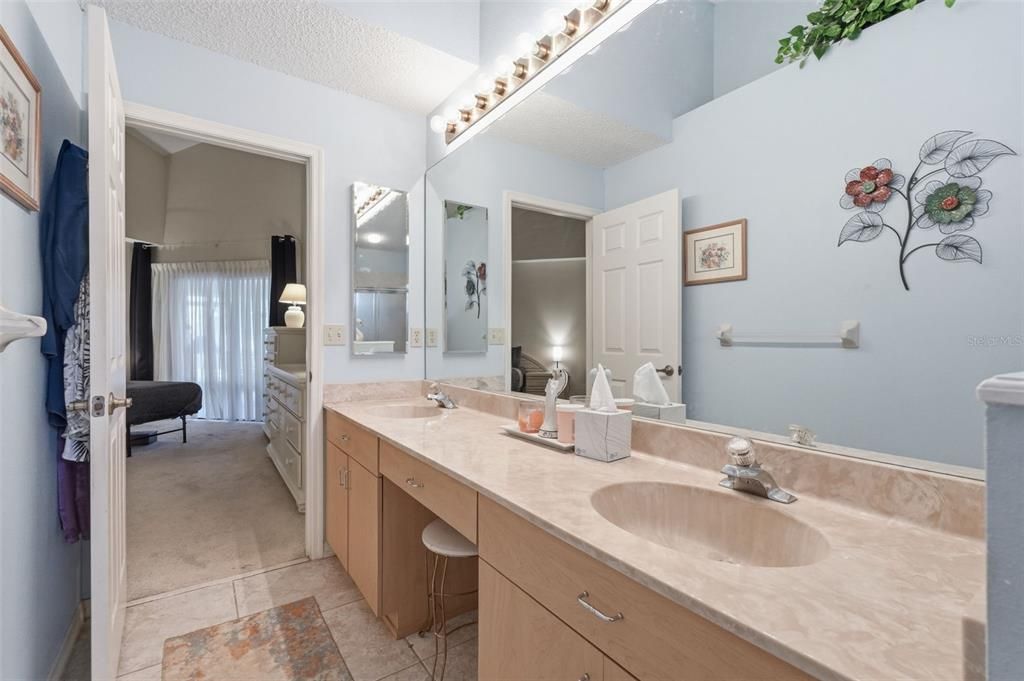 На продажу: $239,900 (2 спален, 2 ванн, 1362 Квадратных фут)