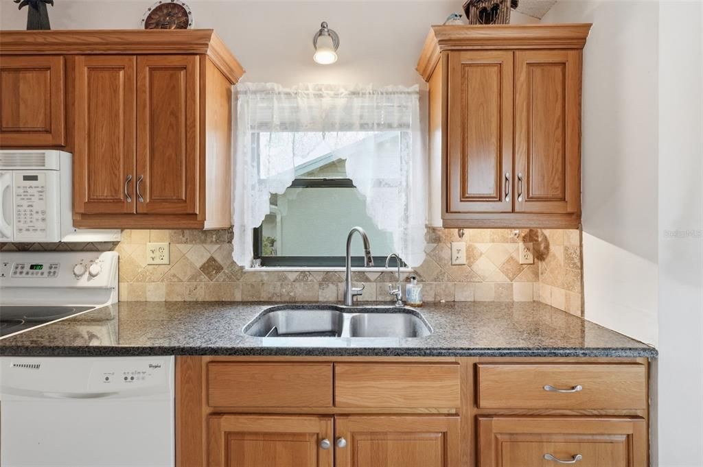 На продажу: $239,900 (2 спален, 2 ванн, 1362 Квадратных фут)