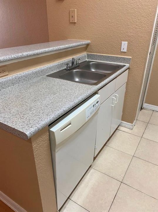 В аренду: $1,290 (1 спален, 1 ванн, 605 Квадратных фут)