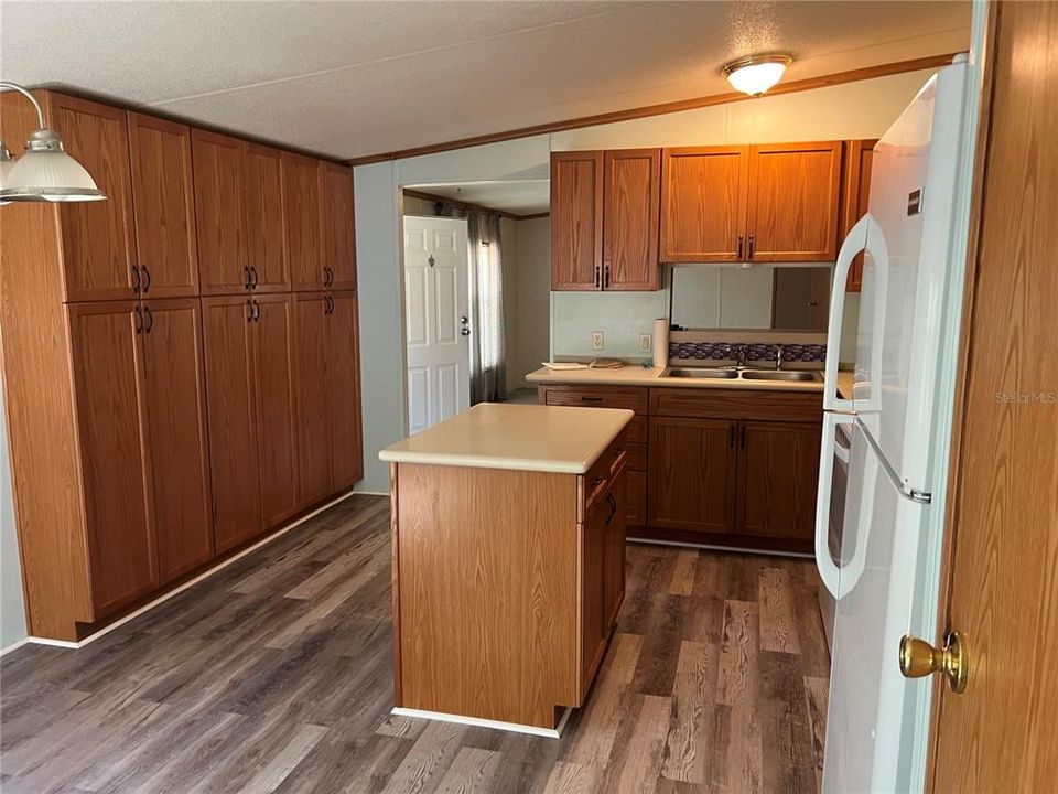 For Sale: $184,900 (3 beds, 2 baths, 1188 Square Feet)