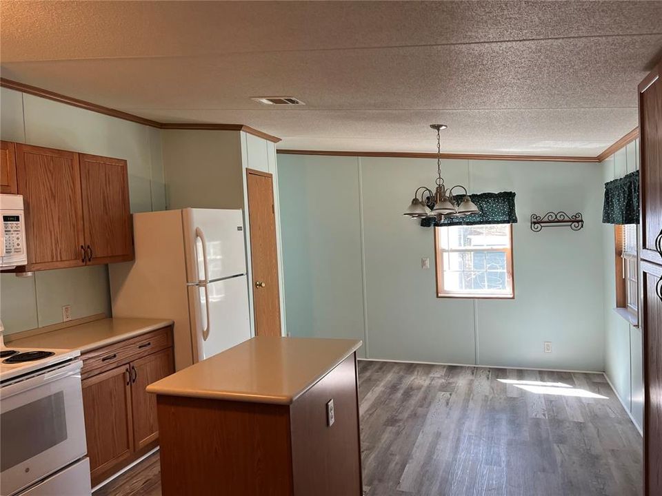 For Sale: $184,900 (3 beds, 2 baths, 1188 Square Feet)