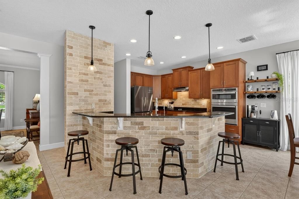 For Sale: $675,000 (5 beds, 3 baths, 2869 Square Feet)
