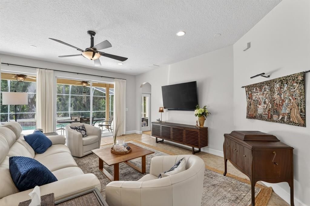 For Sale: $675,000 (5 beds, 3 baths, 2869 Square Feet)