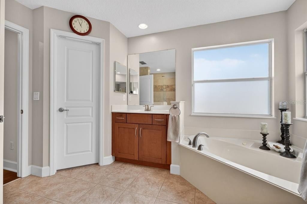 For Sale: $675,000 (5 beds, 3 baths, 2869 Square Feet)