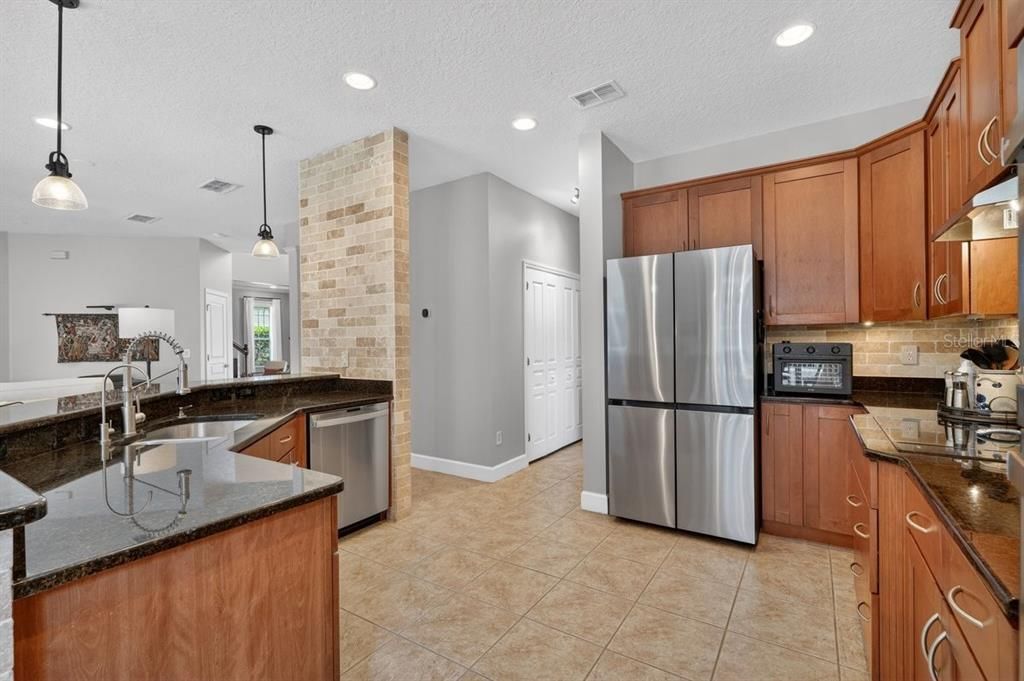 For Sale: $675,000 (5 beds, 3 baths, 2869 Square Feet)