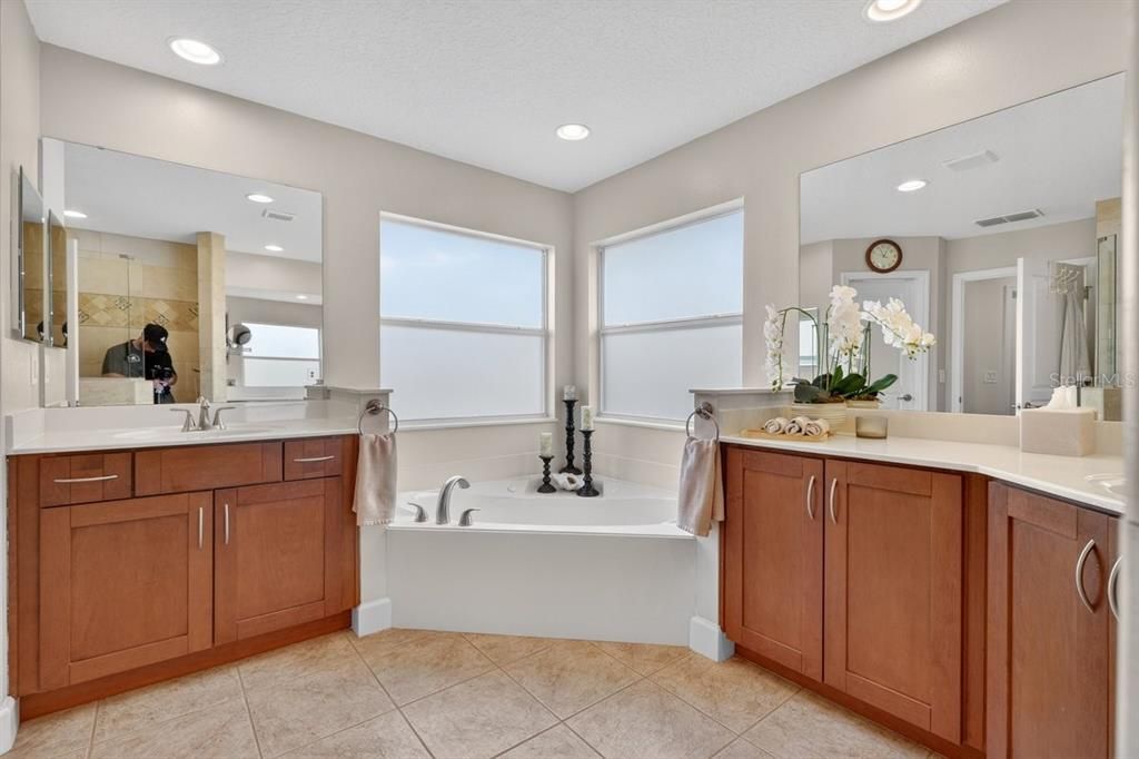 For Sale: $675,000 (5 beds, 3 baths, 2869 Square Feet)