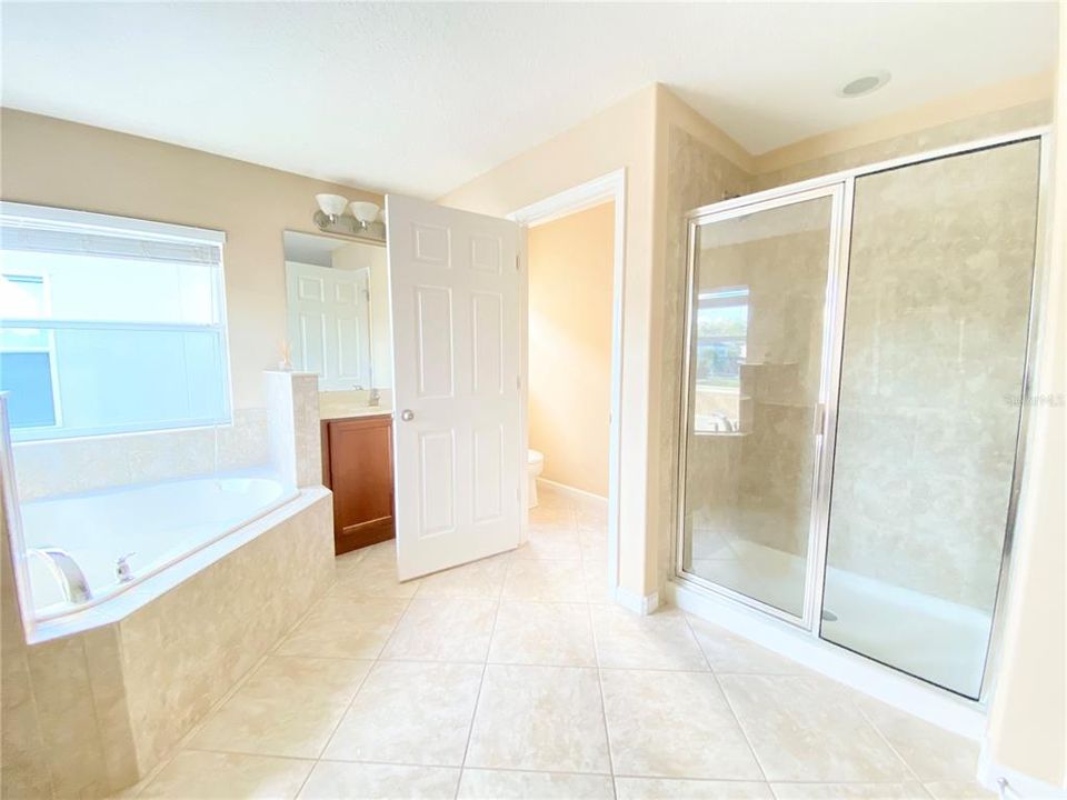 For Rent: $3,000 (5 beds, 3 baths, 2723 Square Feet)