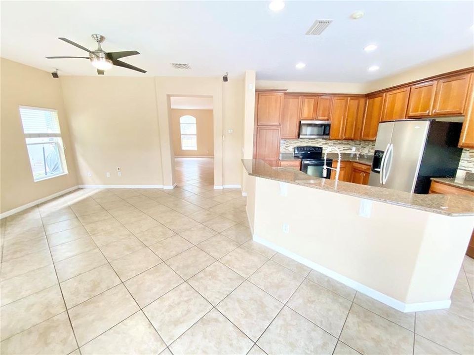 For Rent: $3,000 (5 beds, 3 baths, 2723 Square Feet)