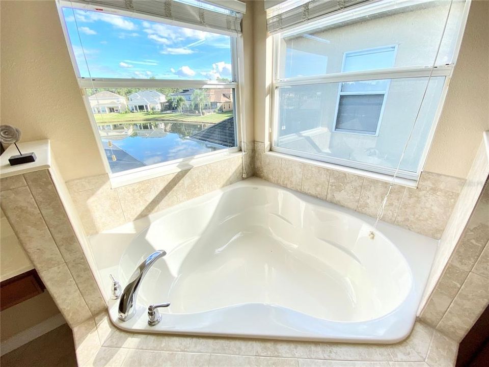 For Rent: $3,000 (5 beds, 3 baths, 2723 Square Feet)