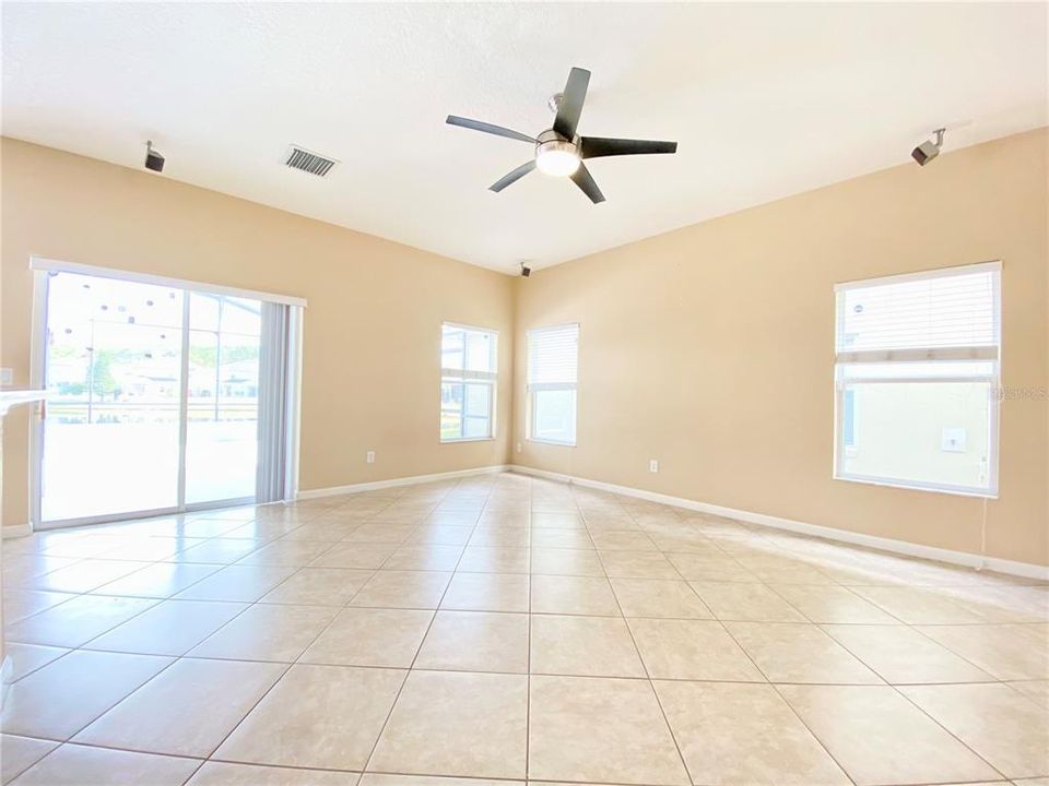 For Rent: $3,000 (5 beds, 3 baths, 2723 Square Feet)