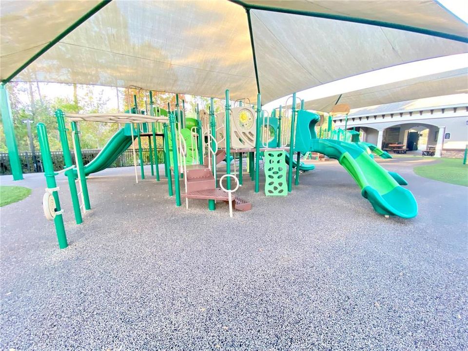 For Rent: $3,000 (5 beds, 3 baths, 2723 Square Feet)