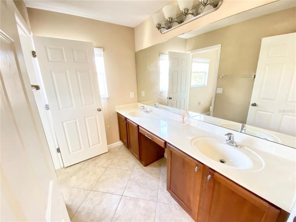 For Rent: $3,000 (5 beds, 3 baths, 2723 Square Feet)