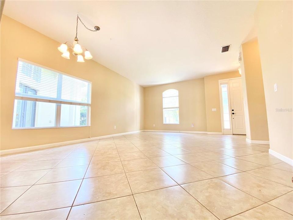 For Rent: $3,000 (5 beds, 3 baths, 2723 Square Feet)