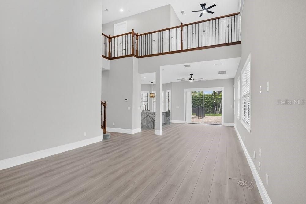 En Venta: $949,900 (4 camas, 3 baños, 2910 Pies cuadrados)