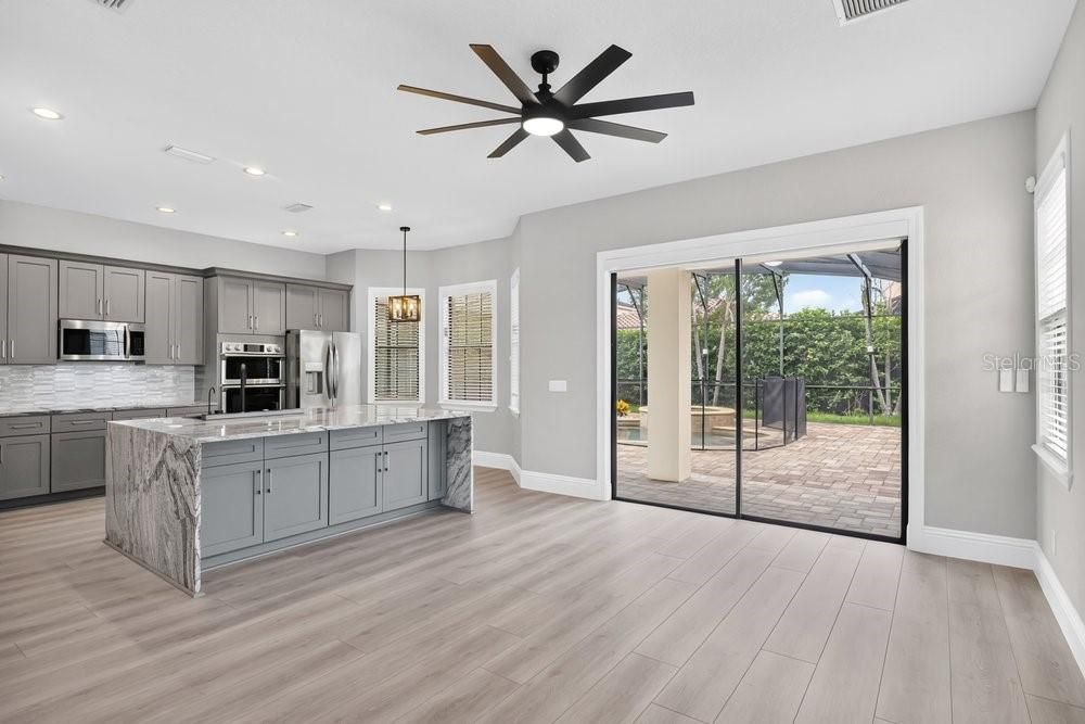 En Venta: $949,900 (4 camas, 3 baños, 2910 Pies cuadrados)
