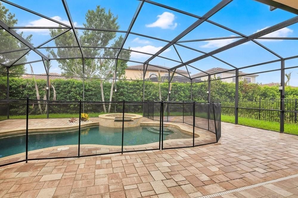 En Venta: $949,900 (4 camas, 3 baños, 2910 Pies cuadrados)