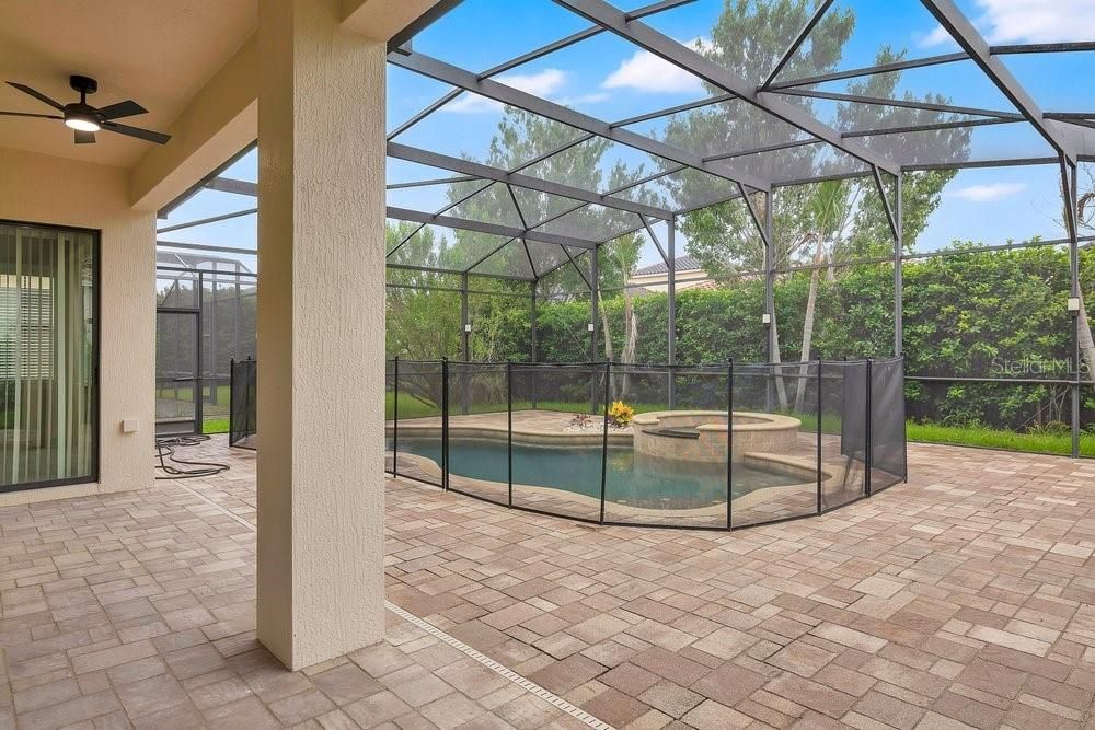 En Venta: $949,900 (4 camas, 3 baños, 2910 Pies cuadrados)
