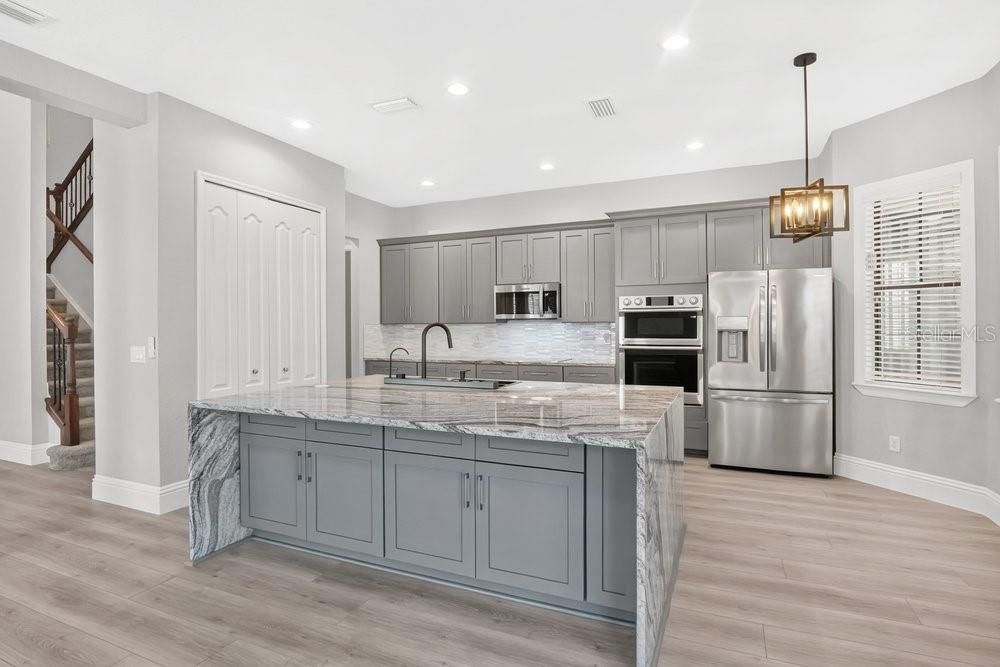 En Venta: $949,900 (4 camas, 3 baños, 2910 Pies cuadrados)