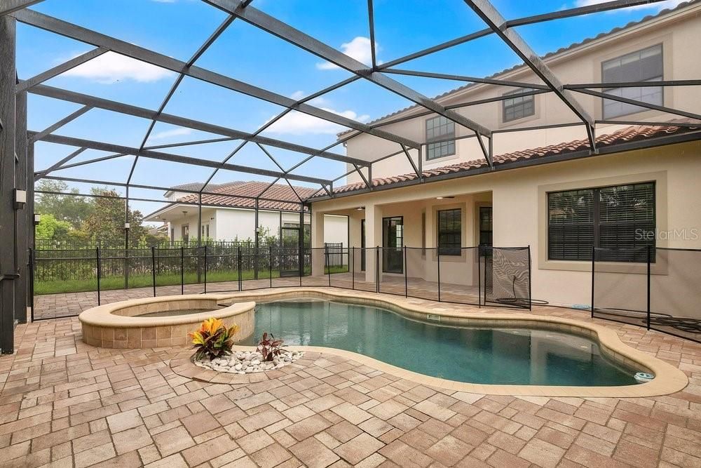 En Venta: $949,900 (4 camas, 3 baños, 2910 Pies cuadrados)
