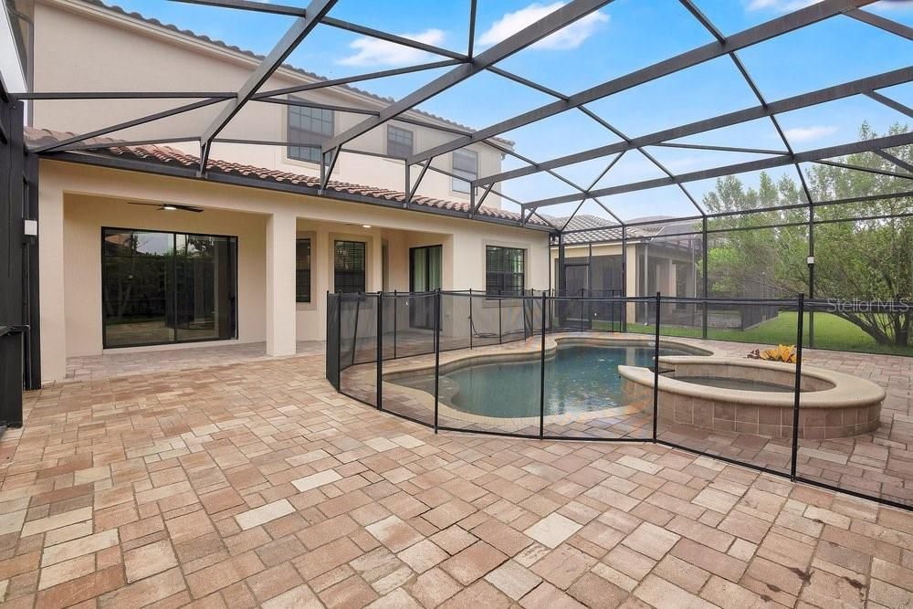 En Venta: $949,900 (4 camas, 3 baños, 2910 Pies cuadrados)