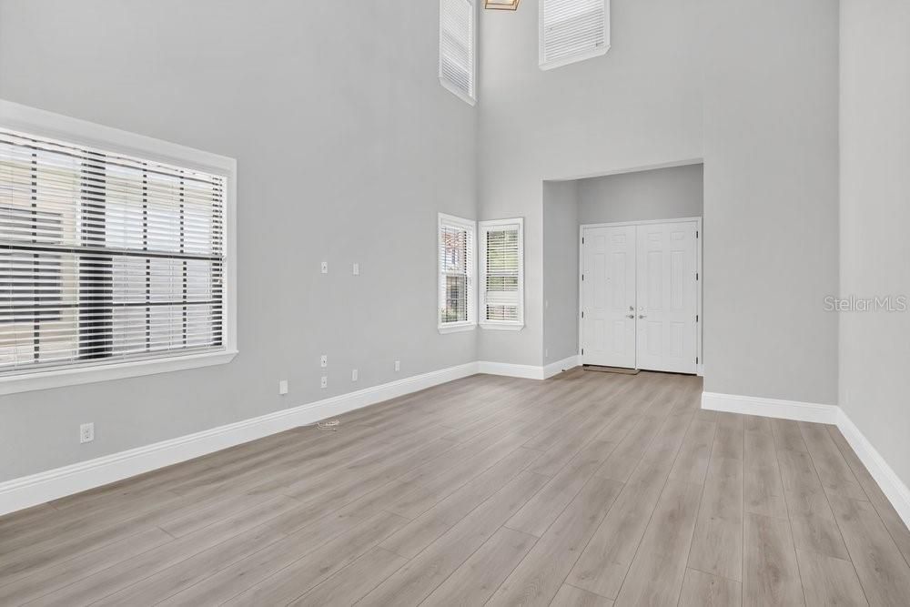 En Venta: $949,900 (4 camas, 3 baños, 2910 Pies cuadrados)