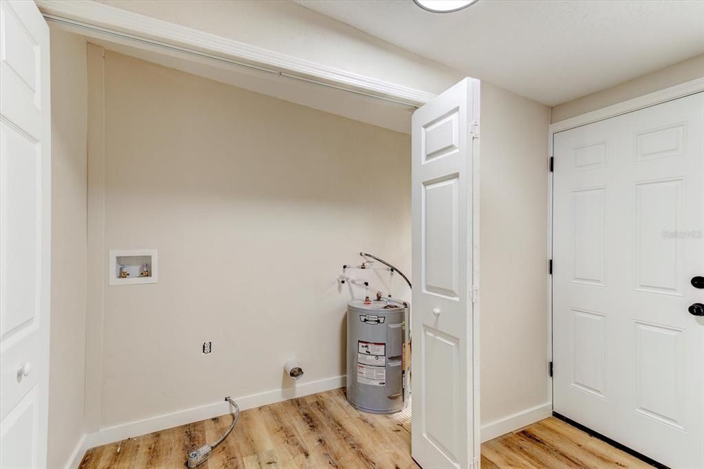 Active With Contract: $269,000 (3 beds, 2 baths, 1212 Square Feet)