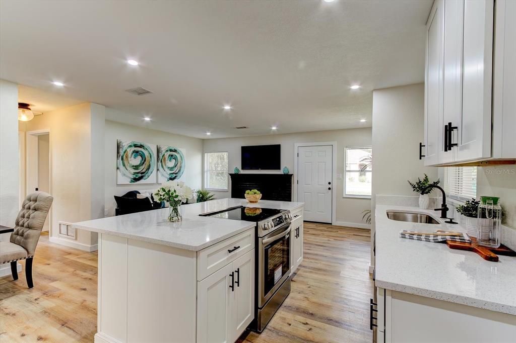 Active With Contract: $269,000 (3 beds, 2 baths, 1212 Square Feet)