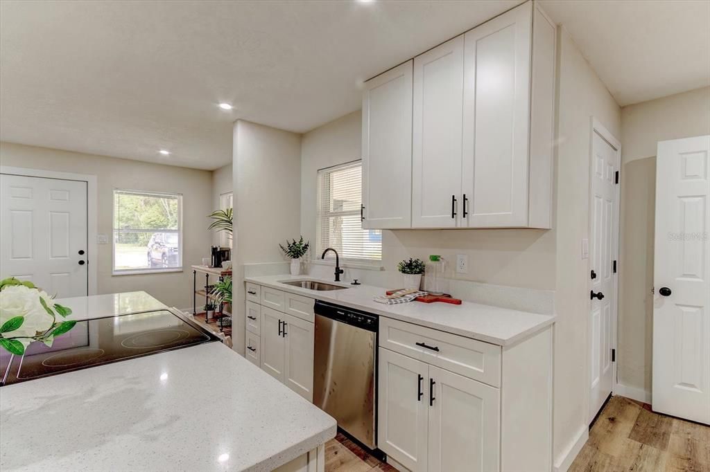 Active With Contract: $269,000 (3 beds, 2 baths, 1212 Square Feet)