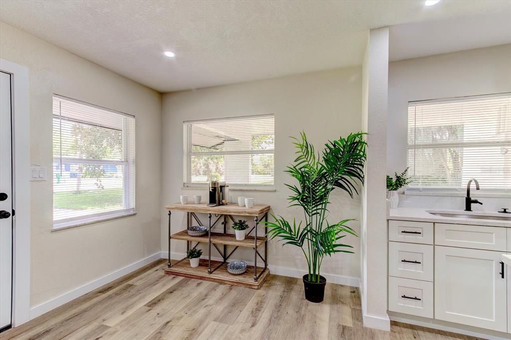Active With Contract: $269,000 (3 beds, 2 baths, 1212 Square Feet)