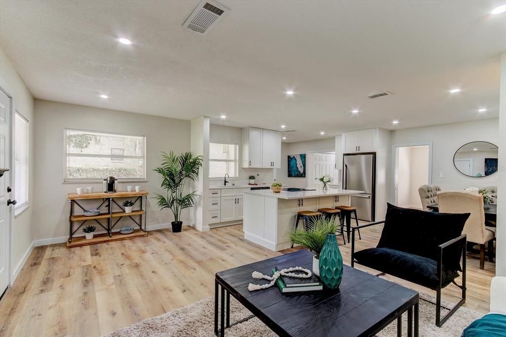 Active With Contract: $269,000 (3 beds, 2 baths, 1212 Square Feet)