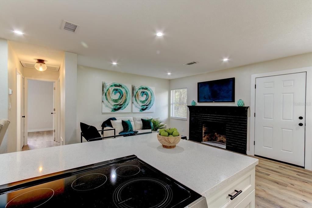 Active With Contract: $269,000 (3 beds, 2 baths, 1212 Square Feet)