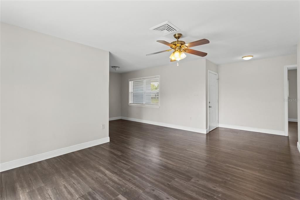 For Sale: $329,000 (3 beds, 2 baths, 1116 Square Feet)