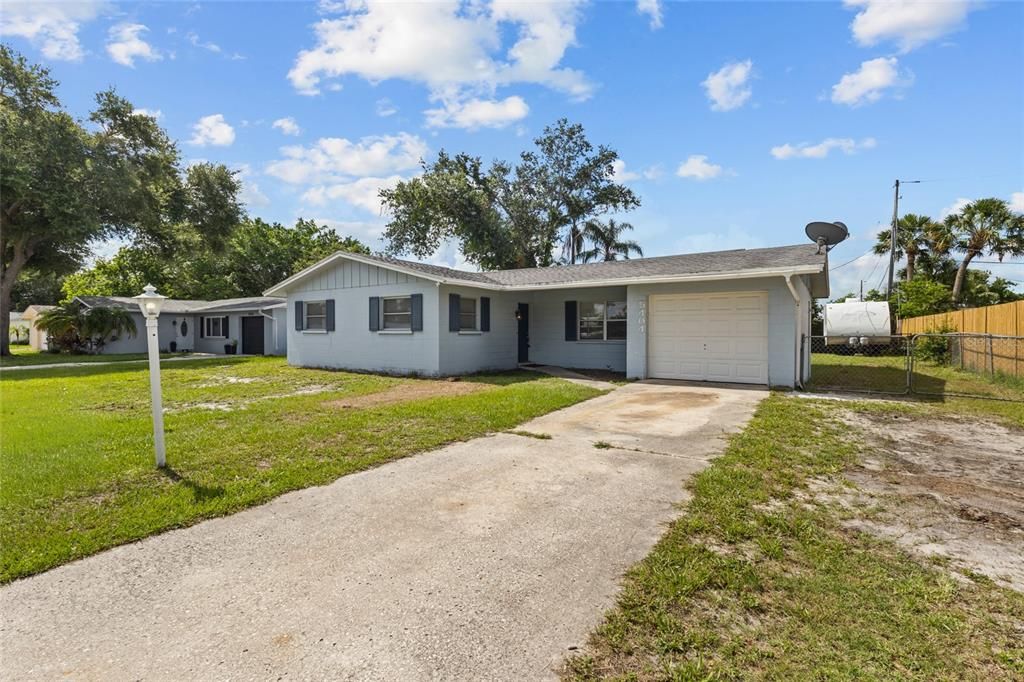 For Sale: $329,000 (3 beds, 2 baths, 1116 Square Feet)