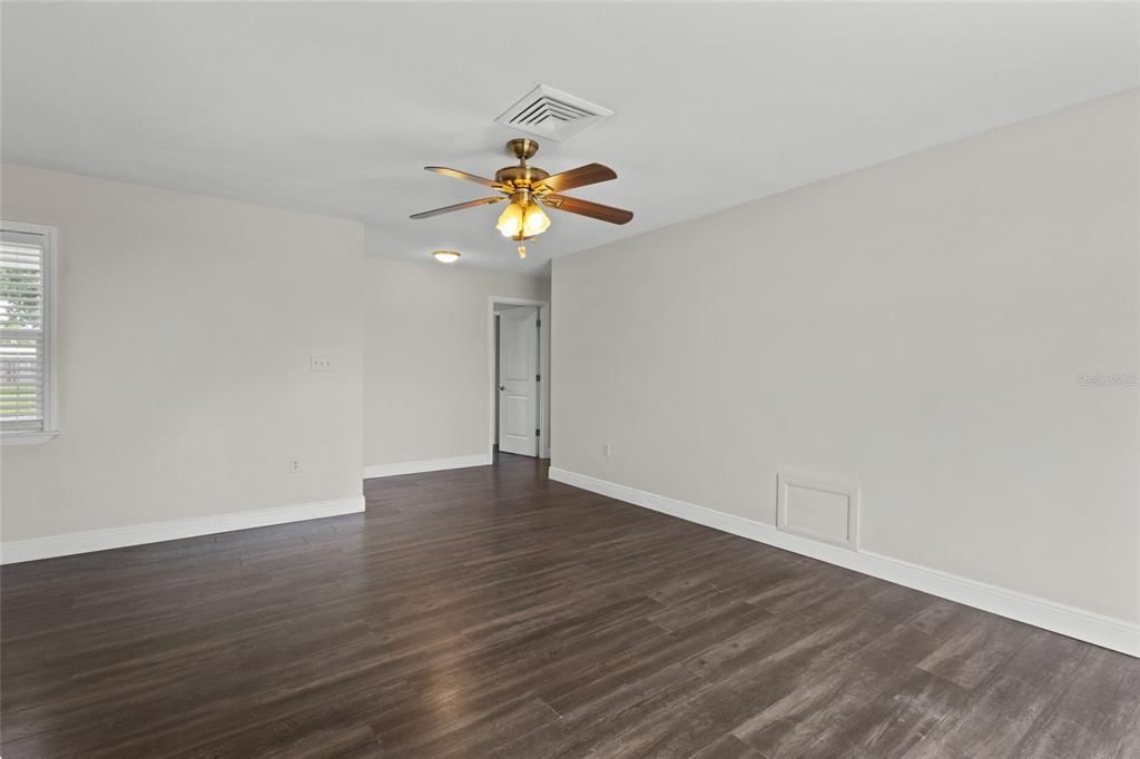 For Sale: $329,000 (3 beds, 2 baths, 1116 Square Feet)