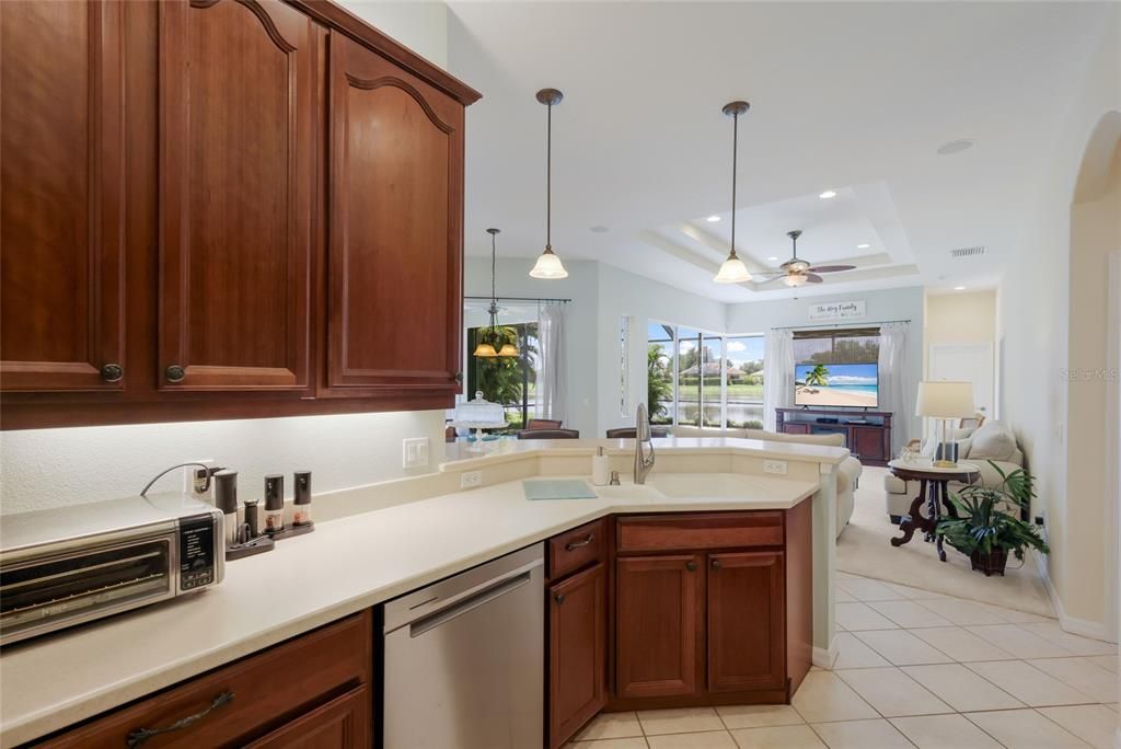 For Sale: $585,000 (4 beds, 3 baths, 2214 Square Feet)
