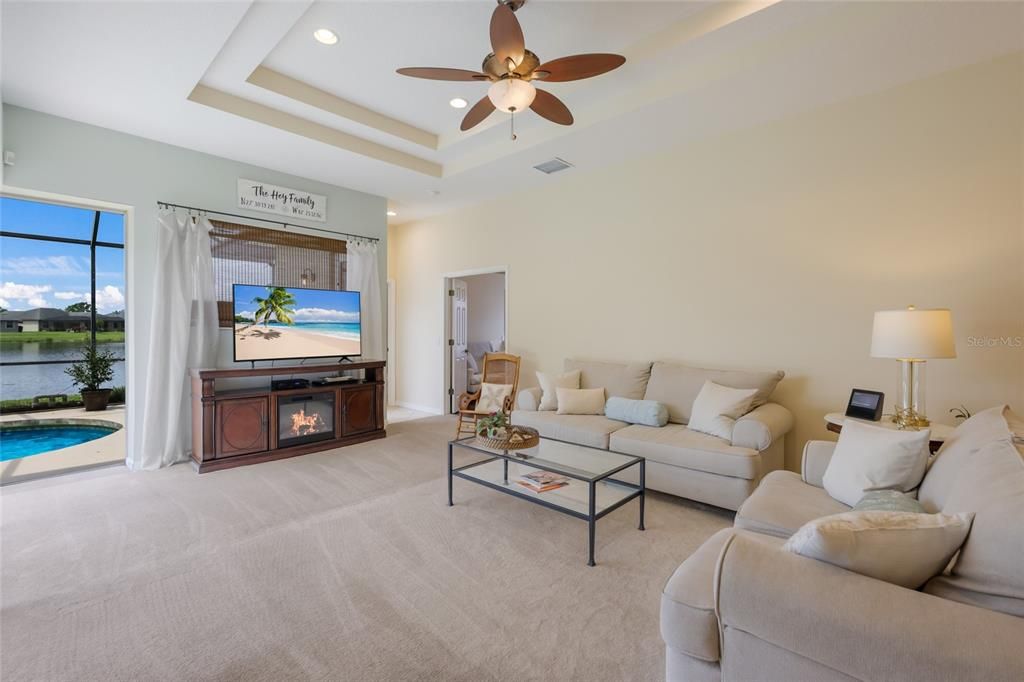 For Sale: $585,000 (4 beds, 3 baths, 2214 Square Feet)