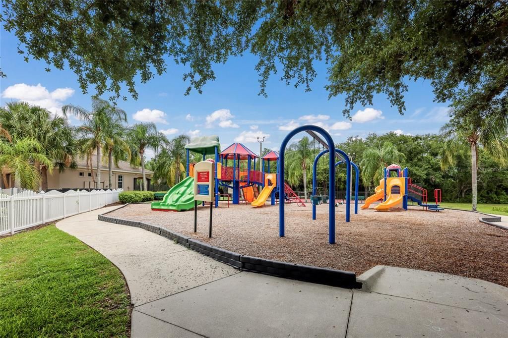 For Sale: $585,000 (4 beds, 3 baths, 2214 Square Feet)