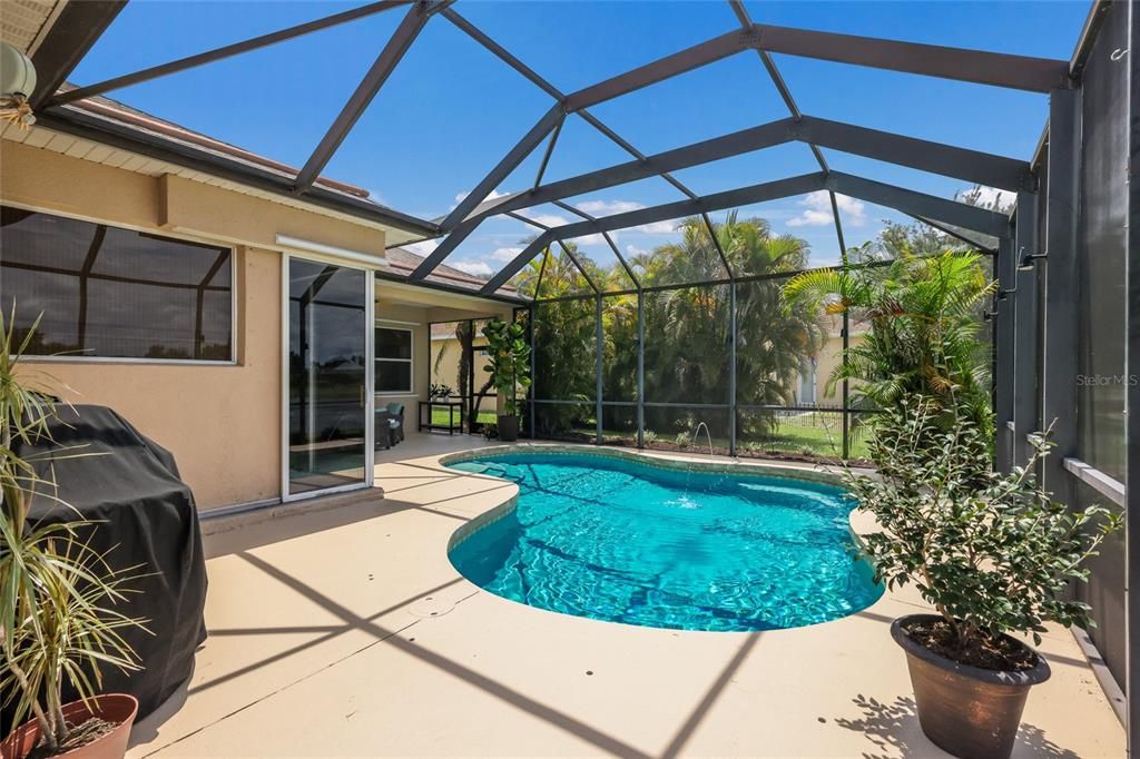 For Sale: $585,000 (4 beds, 3 baths, 2214 Square Feet)