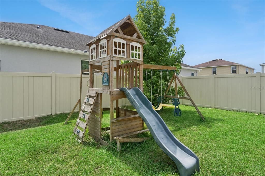 For Sale: $585,000 (4 beds, 2 baths, 2995 Square Feet)