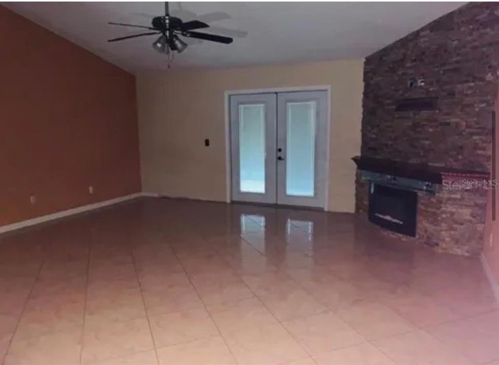En Venta: $300,000 (4 camas, 2 baños, 1903 Pies cuadrados)