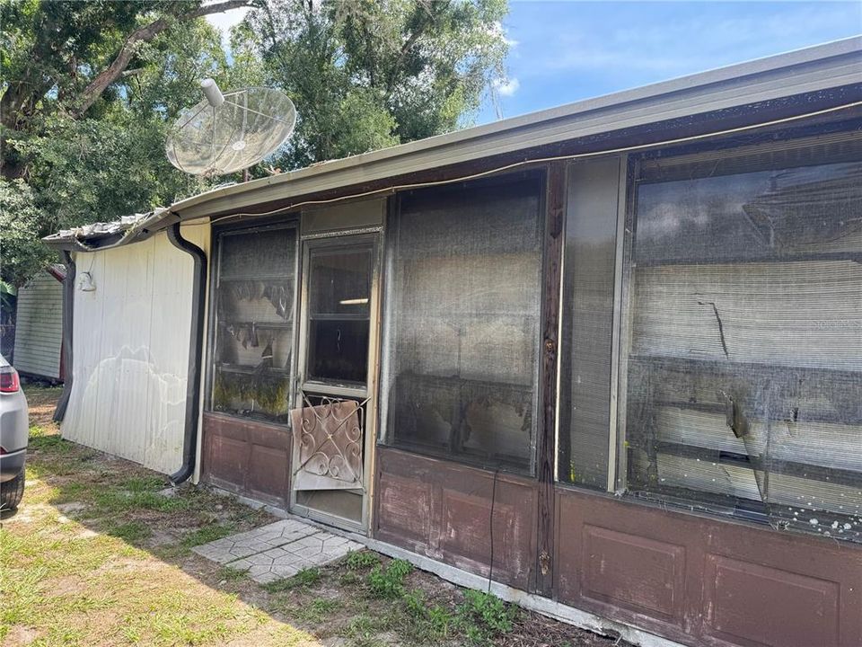 For Sale: $60,000 (3 beds, 1 baths, 784 Square Feet)