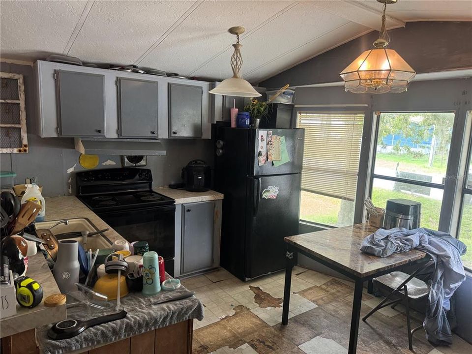 For Sale: $60,000 (3 beds, 1 baths, 784 Square Feet)