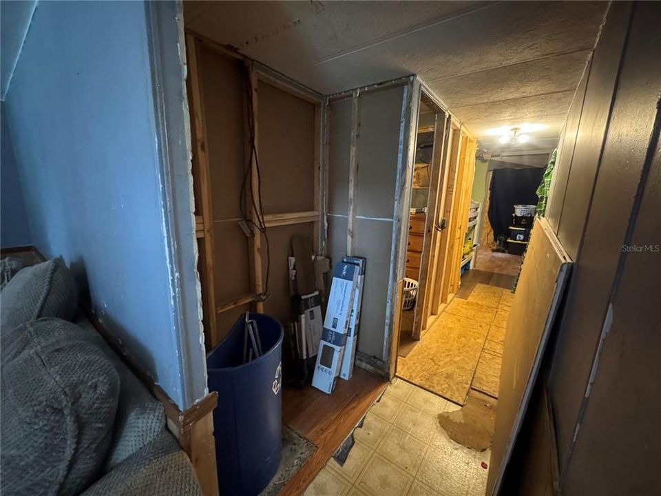 For Sale: $60,000 (3 beds, 1 baths, 784 Square Feet)