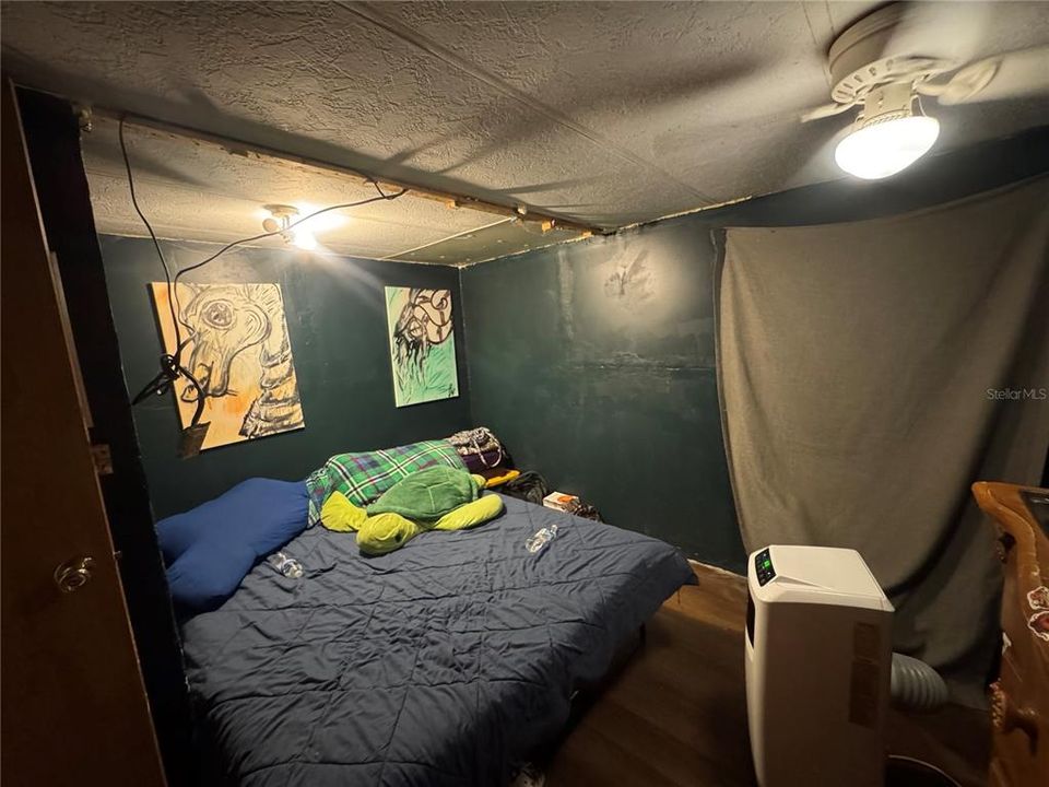 For Sale: $60,000 (3 beds, 1 baths, 784 Square Feet)