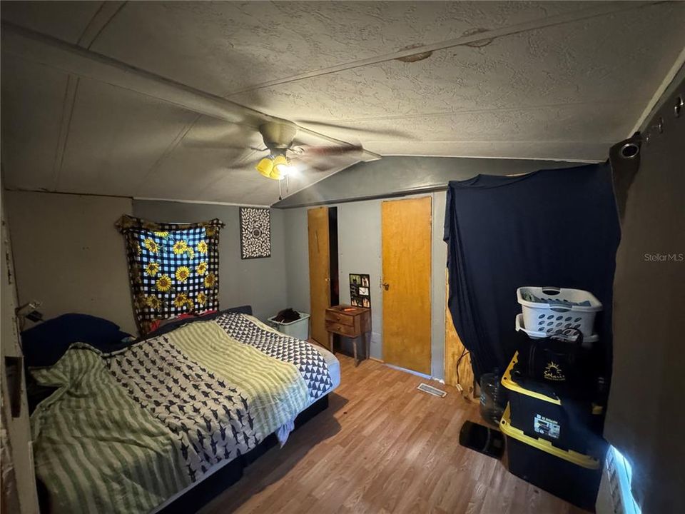 For Sale: $60,000 (3 beds, 1 baths, 784 Square Feet)