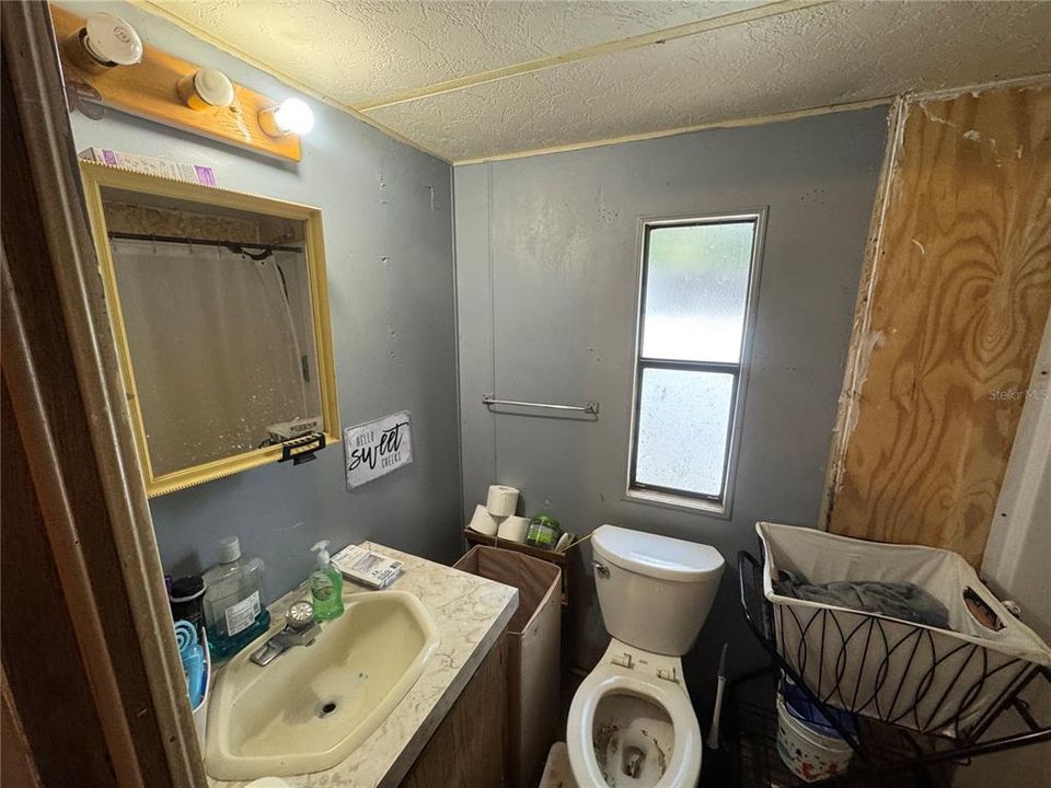 For Sale: $60,000 (3 beds, 1 baths, 784 Square Feet)