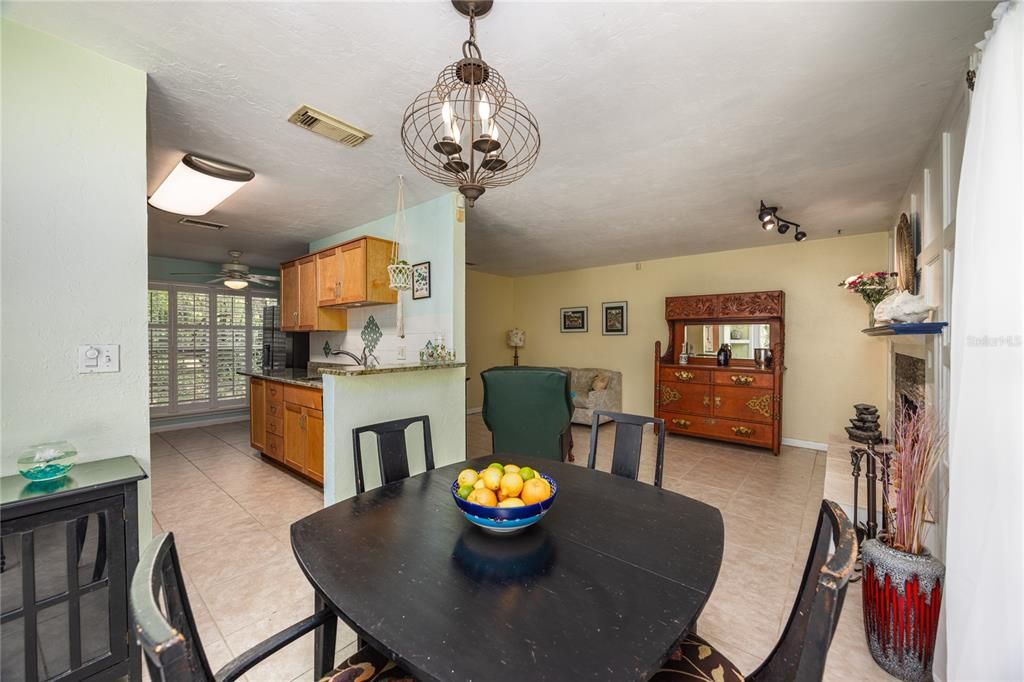 En Venta: $375,000 (3 camas, 2 baños, 1268 Pies cuadrados)